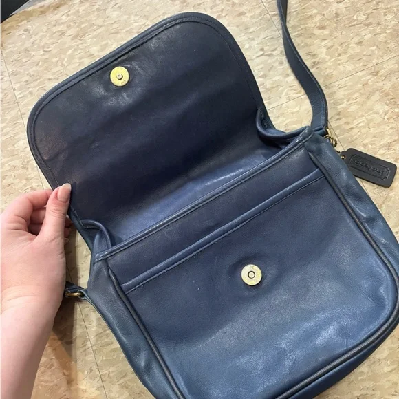 Vintage Coach Blue Leather Crossbody Bag - Picture 4 of 9